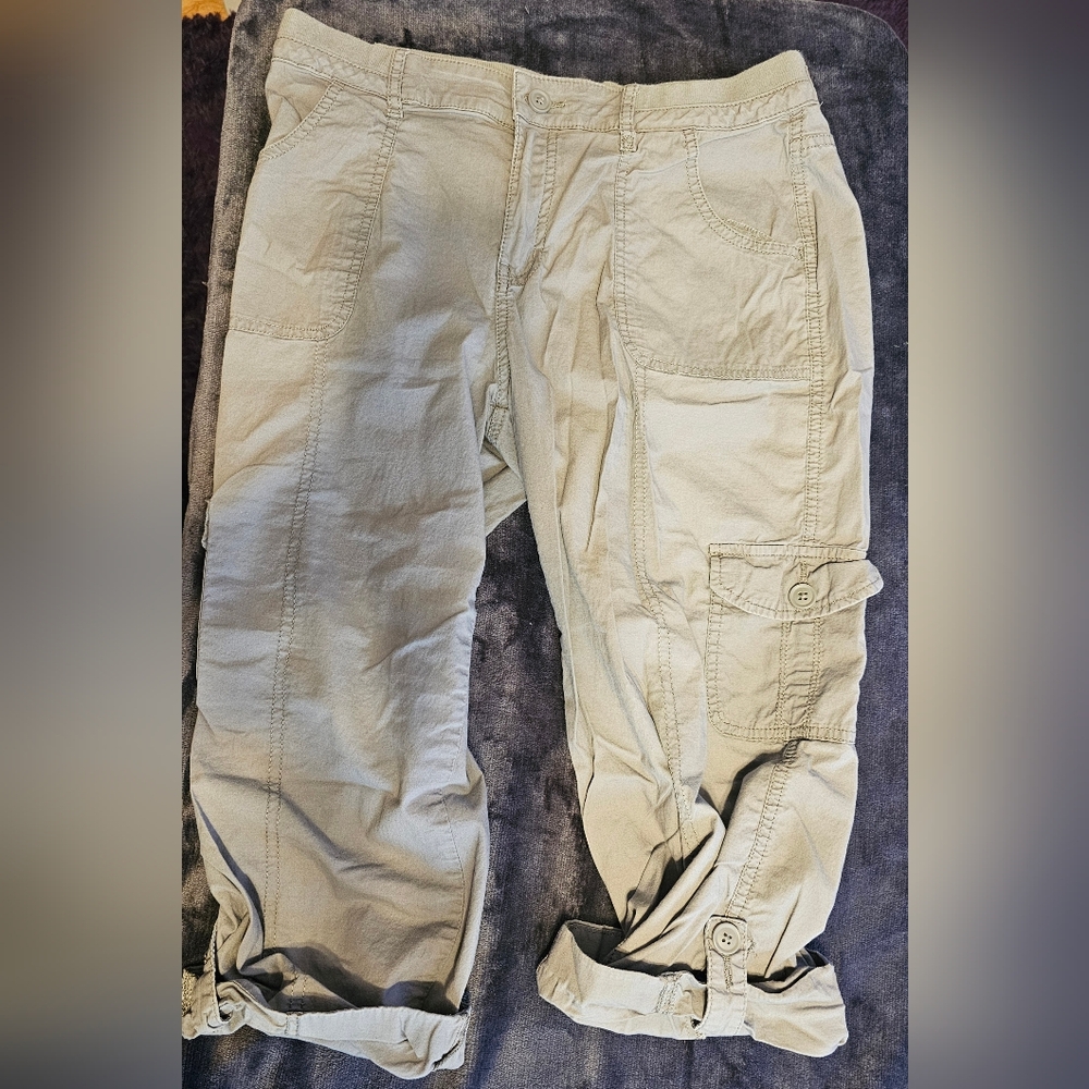 St. John's Bay Women's Gray Capris